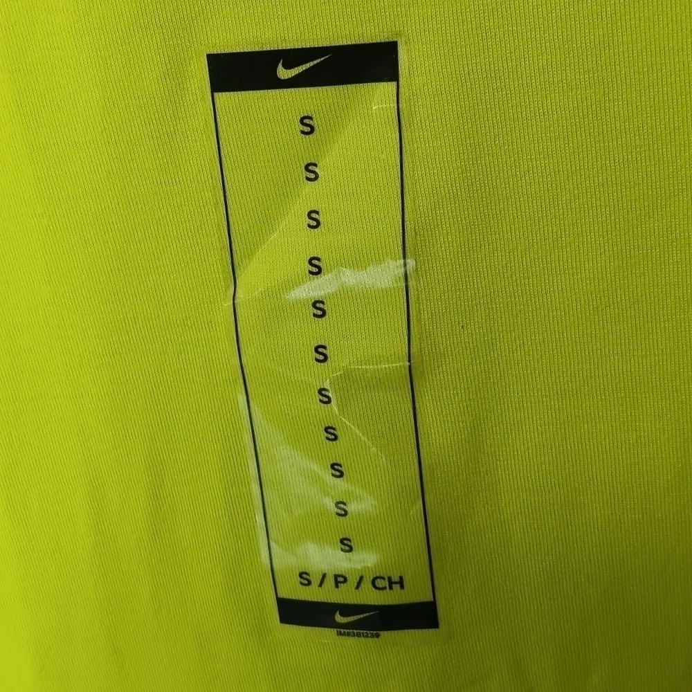 NWT Nike Sportswear Big Kids' T-Shirt in Green Size S